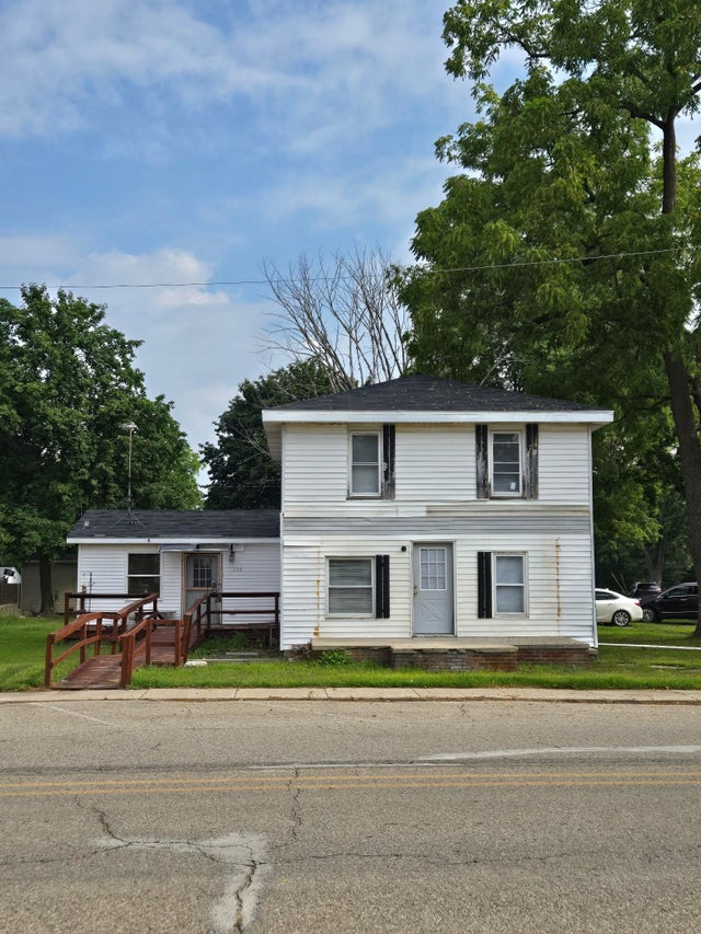 129 E Main, Essex township