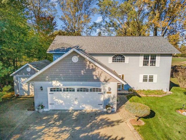 1057 Crown Point, Lake Isabella village