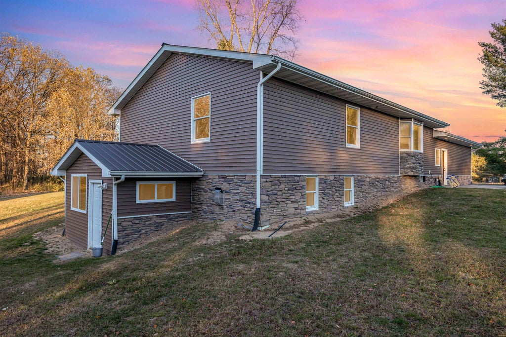 330 W Broomfield, Deerfield township