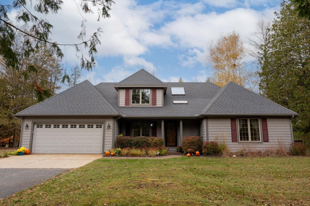 1416 Bruder Bluff, Deerfield township