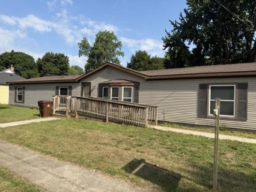 147 E Elm, Elsie