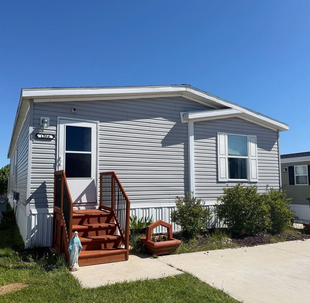 1304 Powder Horn, Union charter township