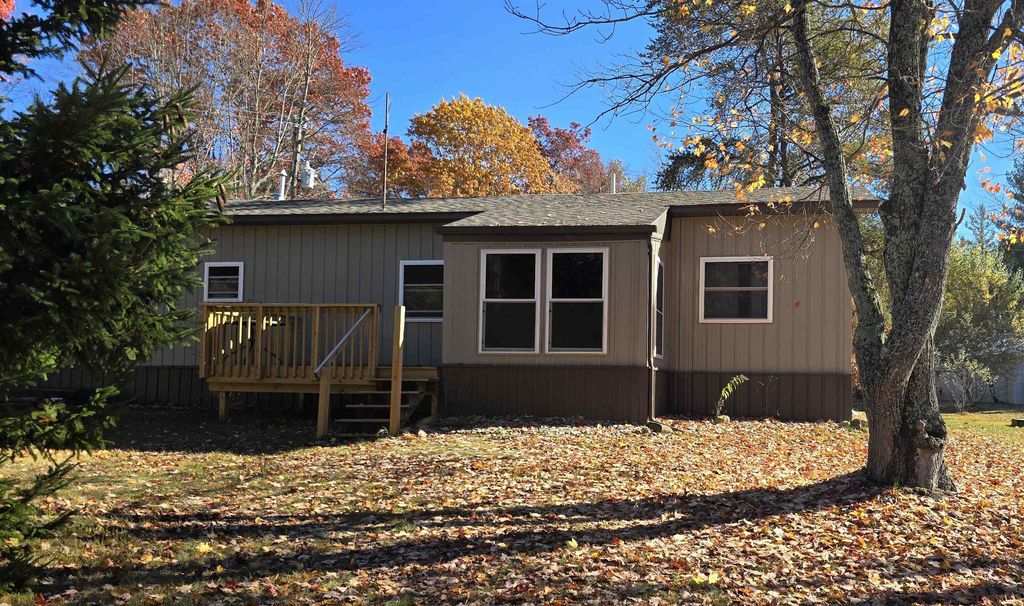 2894 White Pine, Frederic township