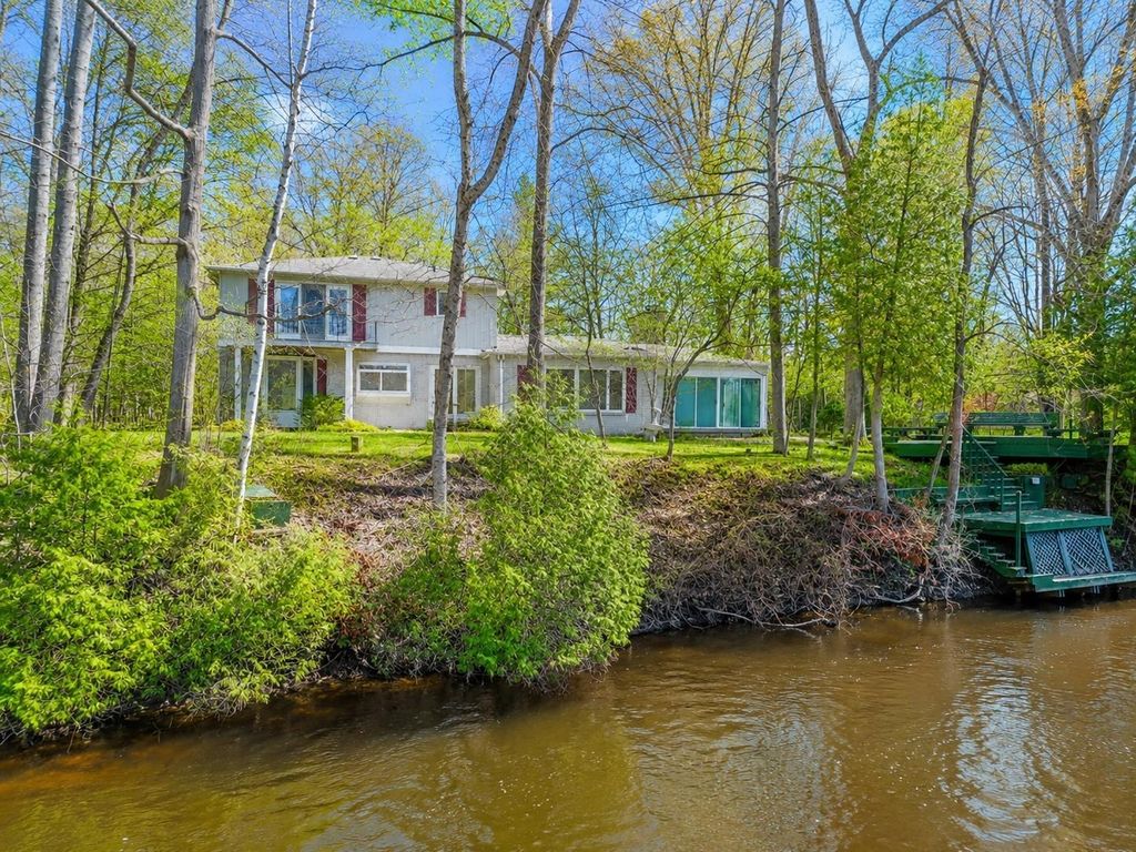 620 West, Deerfield township