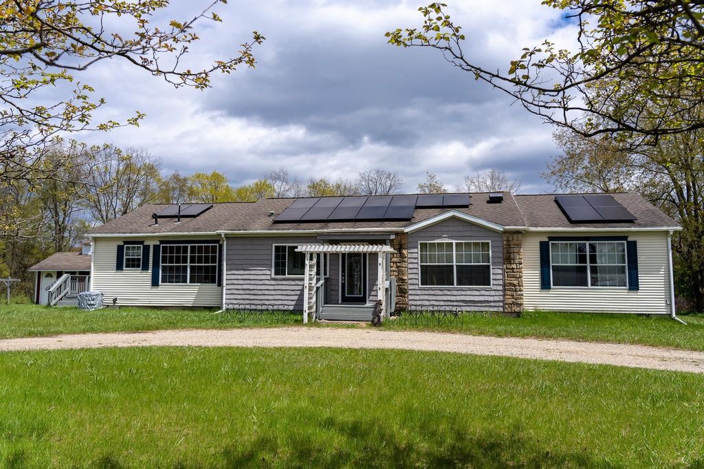 464 N Rolland, Sherman township