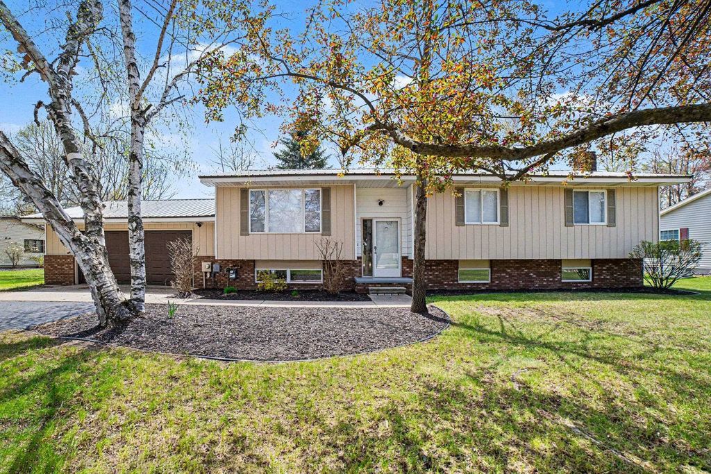 3431 Maradee, Surrey township