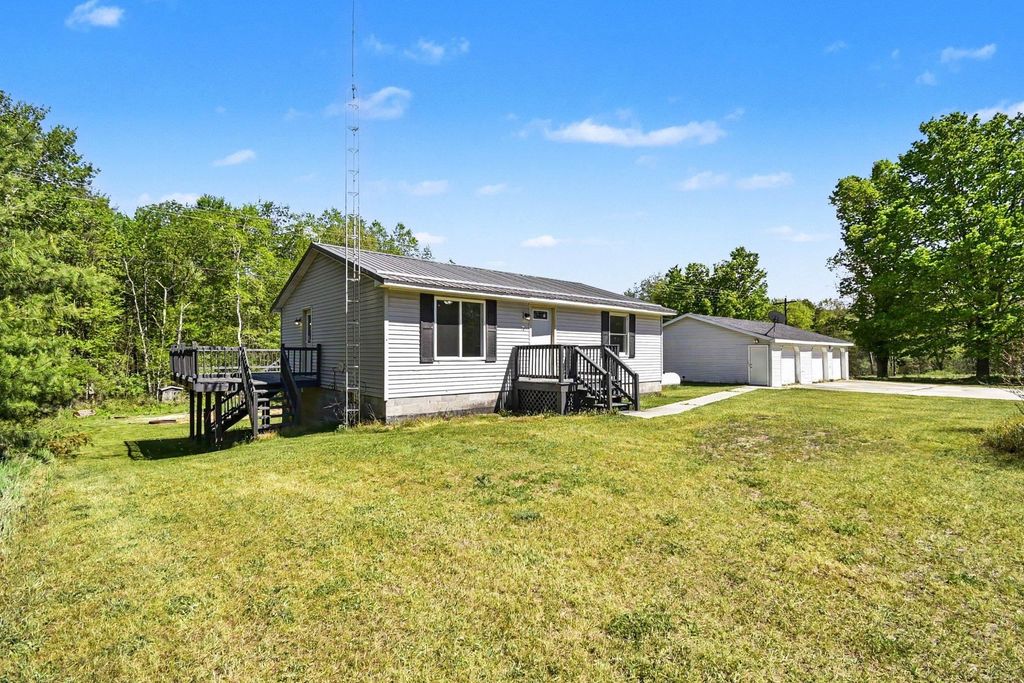 7032 N Woodruff, Gilmore township