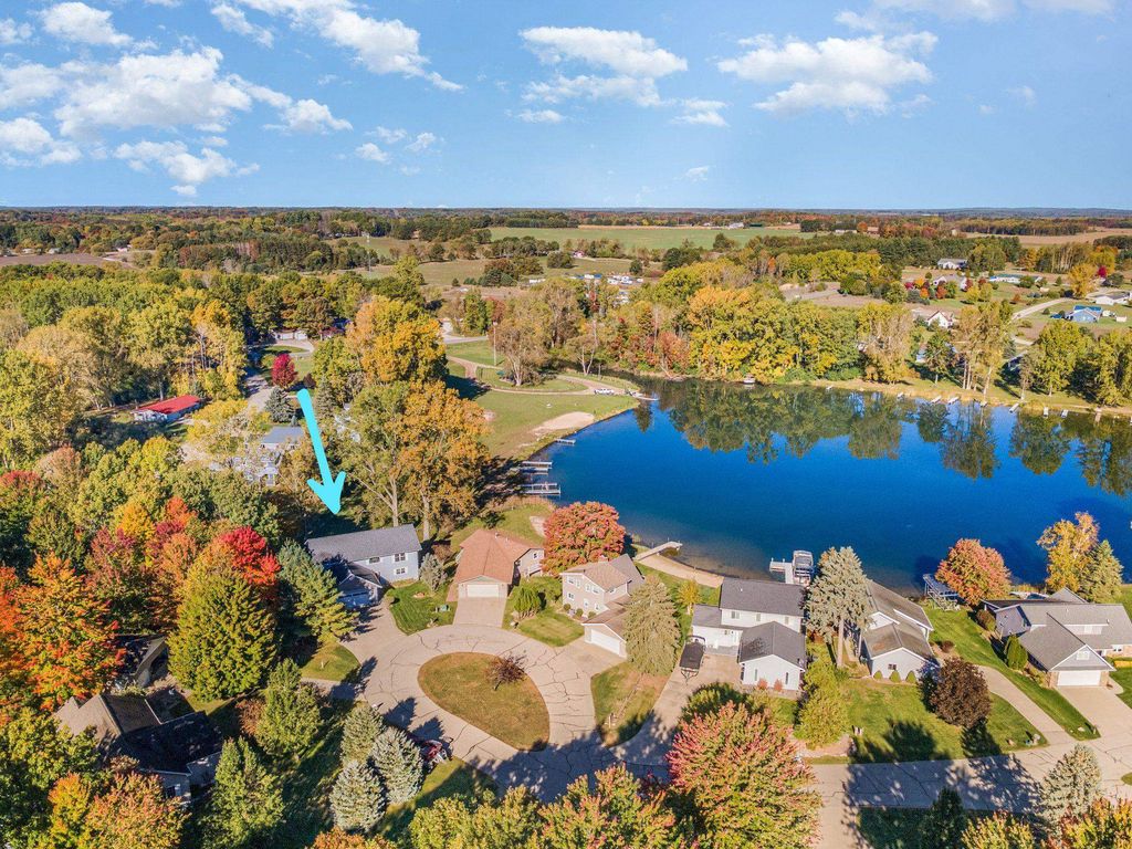 1057 Crown Point, Lake Isabella village
