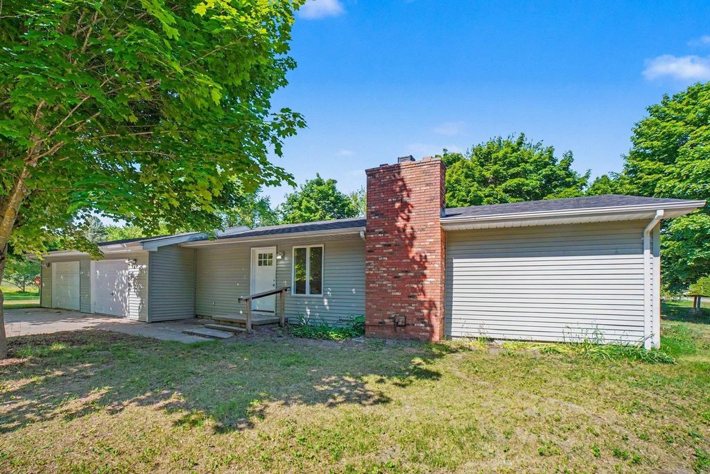 8220 E Upham Dr, Chippewa township