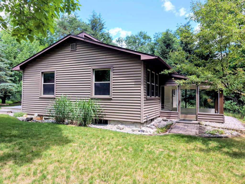 3602 S Winn, Deerfield township