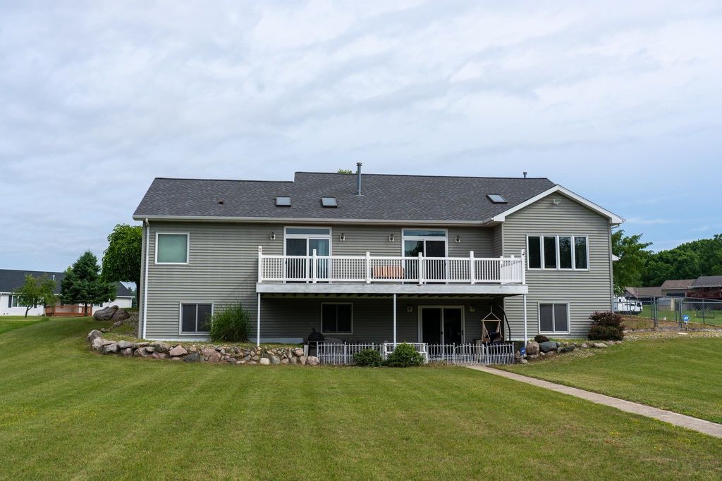 1081 Bundy, Broomfield township