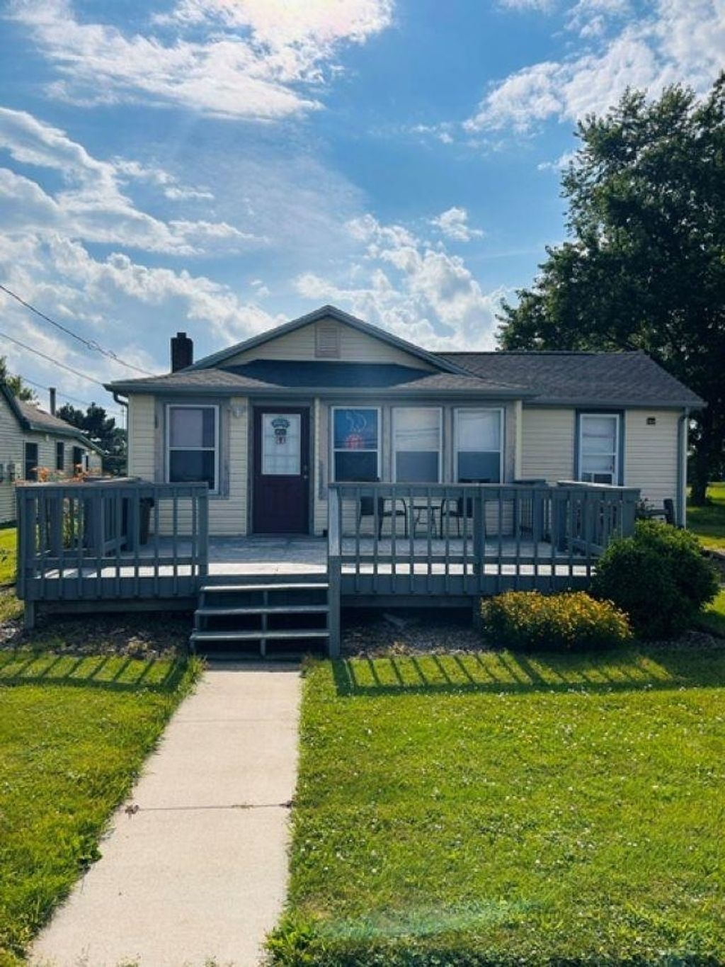 535 N Midland St, Merrill village