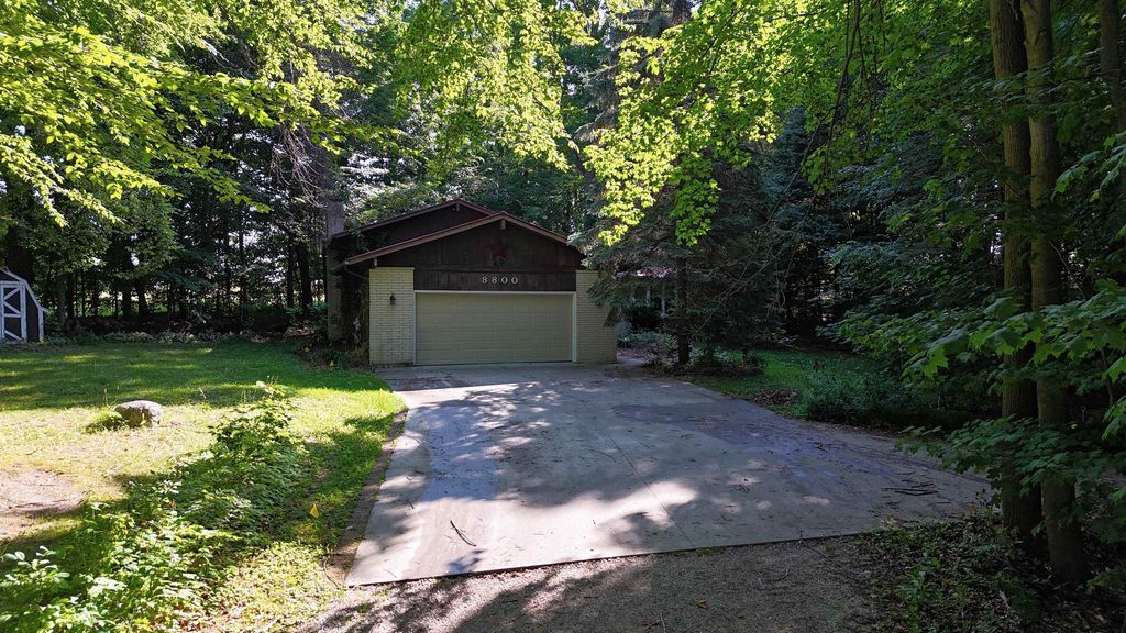 8800 Golfside Ct, Coe township