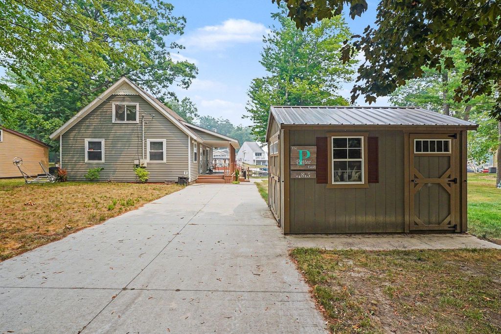 11815 N Shore, Garfield township
