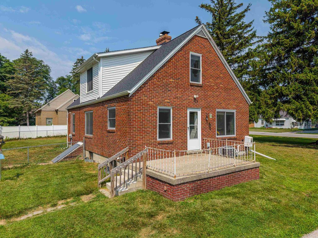1152 Midland, Bay City