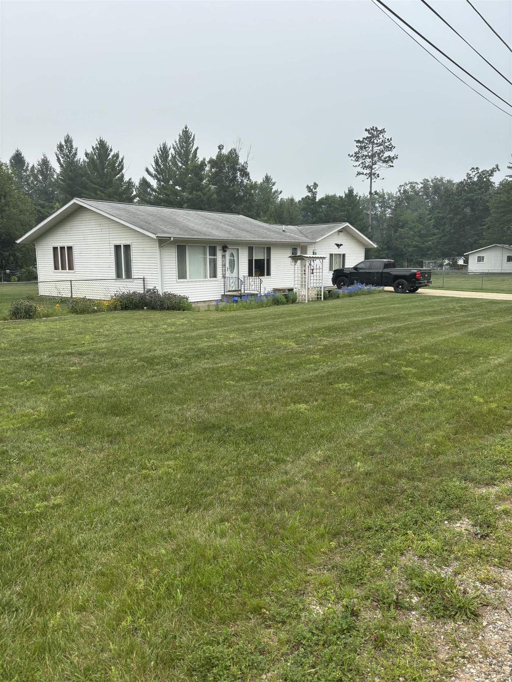 5377 Wildwood, Mills township