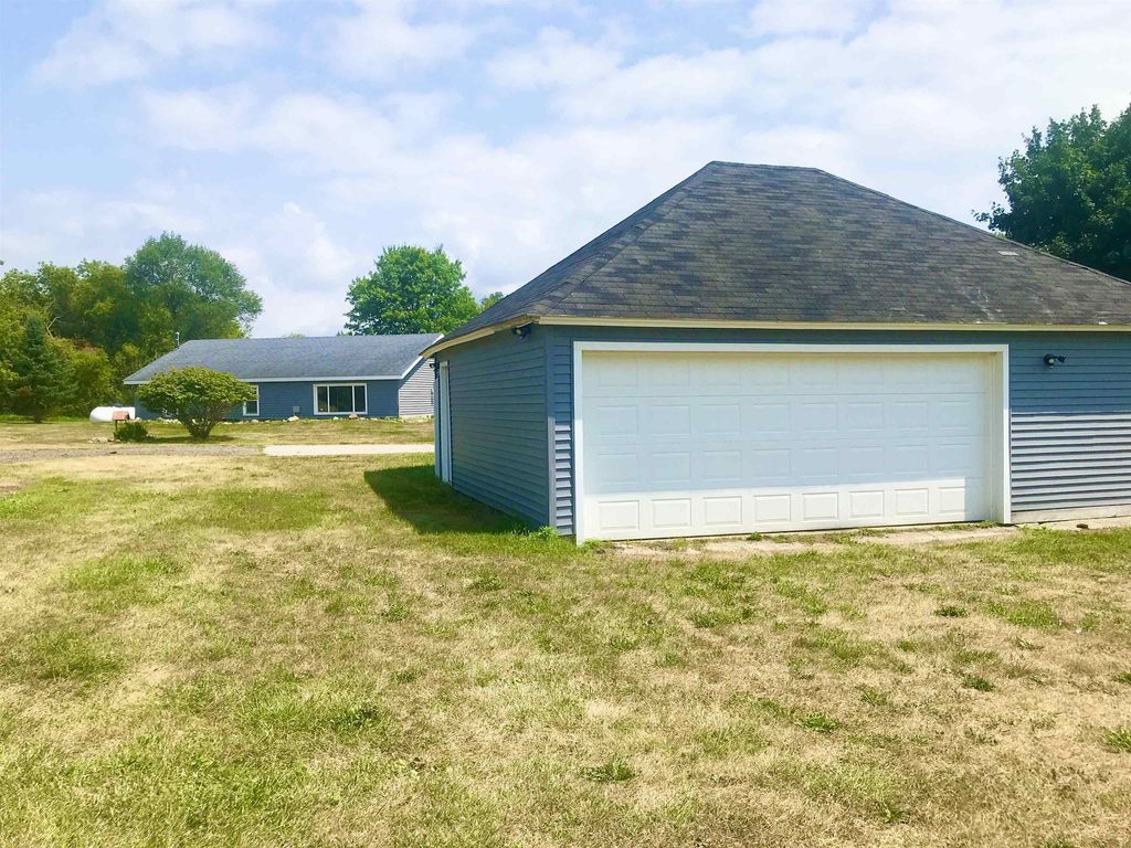 4996 N Alger, Arcada township