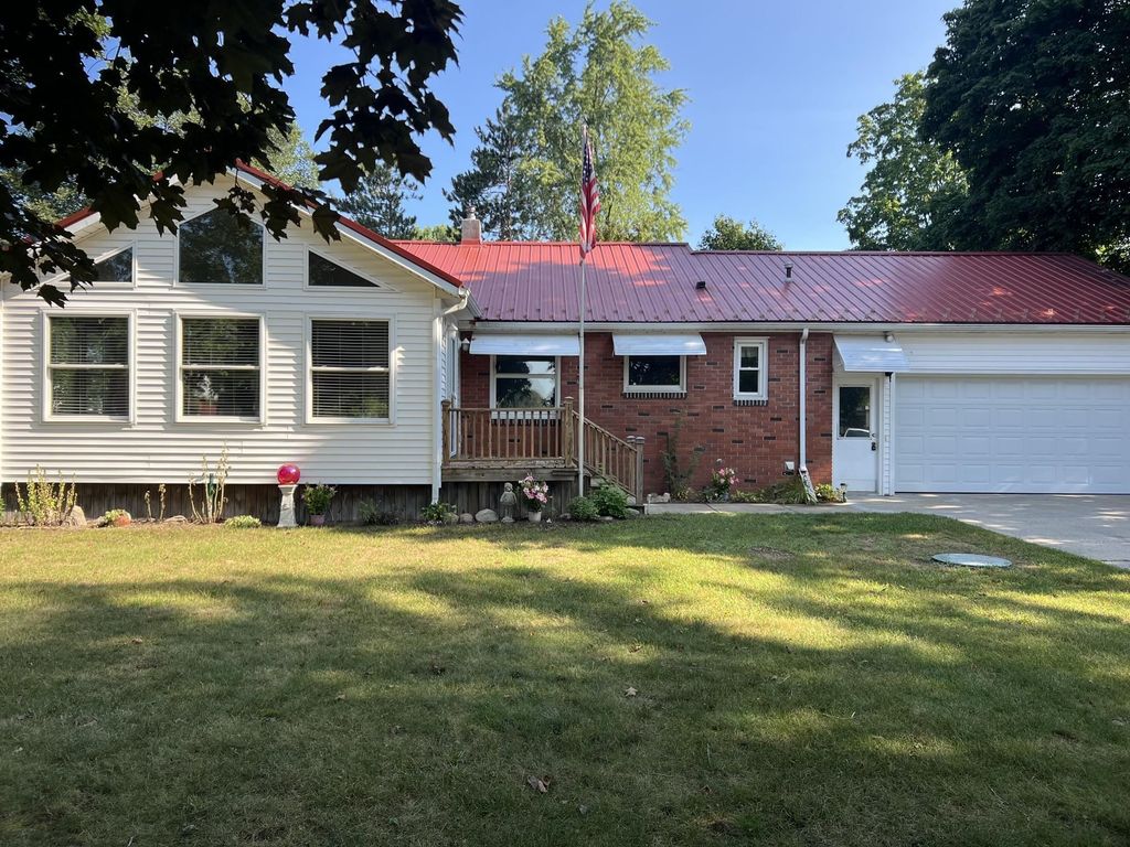 4782 W Lincoln, Pine River township