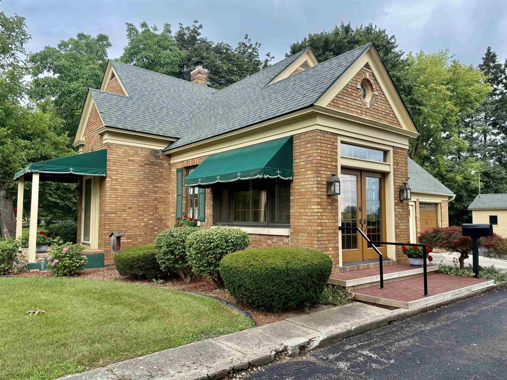 717 E Saginaw, Breckenridge village