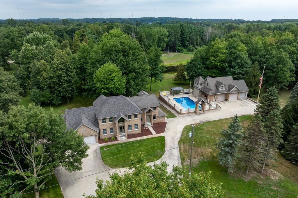 900 E Pine Grove, Nottawa township