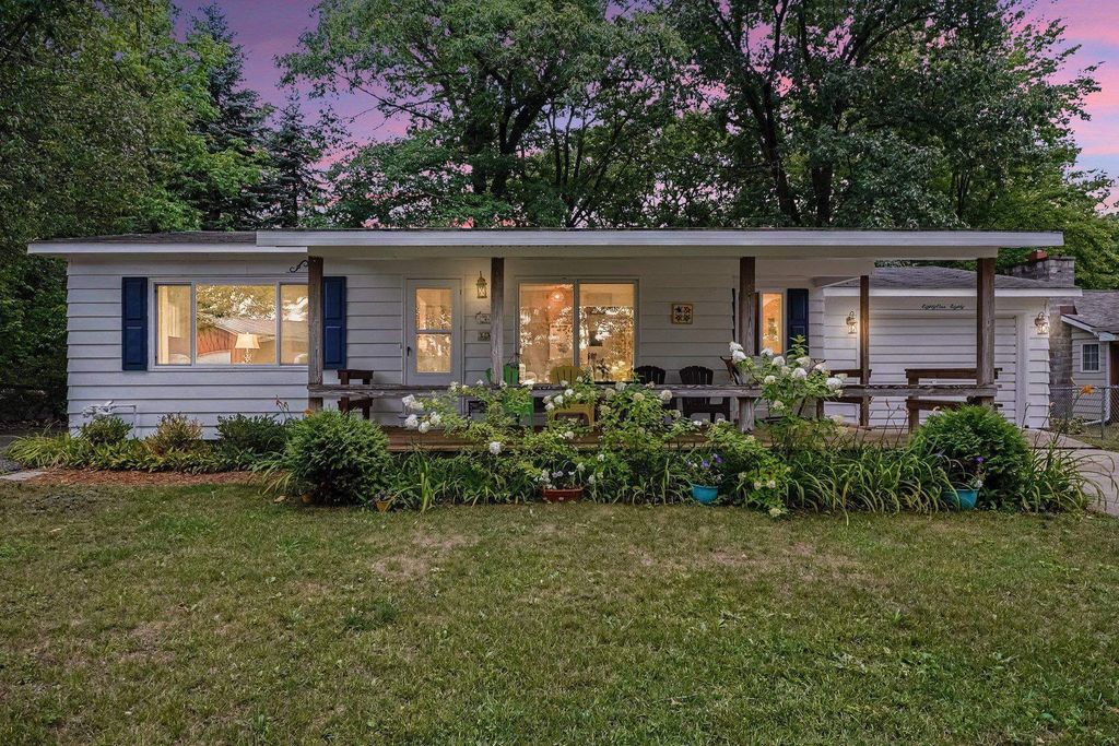 8180 Trails End, Garfield township