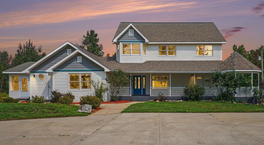 2682 E Haskell Lake, Frost township