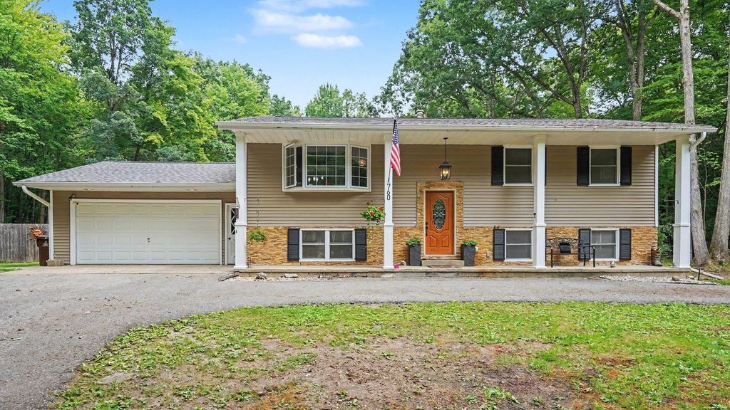 760 Hiawatha, Deerfield township