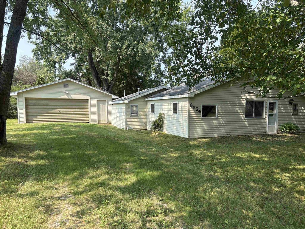 6554 Bear Lake, Surrey township