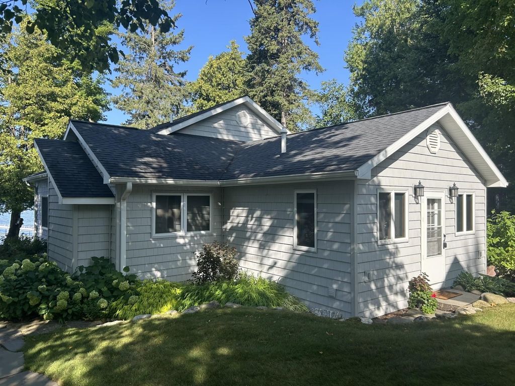 6921 Orchard Beach, Benton township