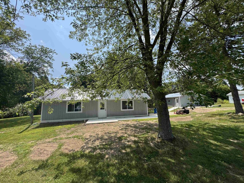 978 E M-55, Churchill township