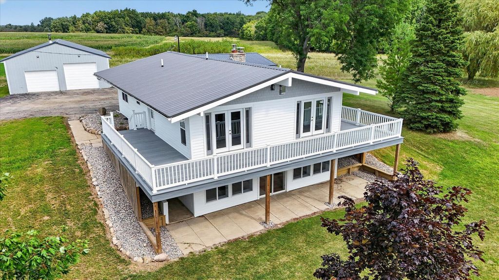 7604 W Pratt, Riley township
