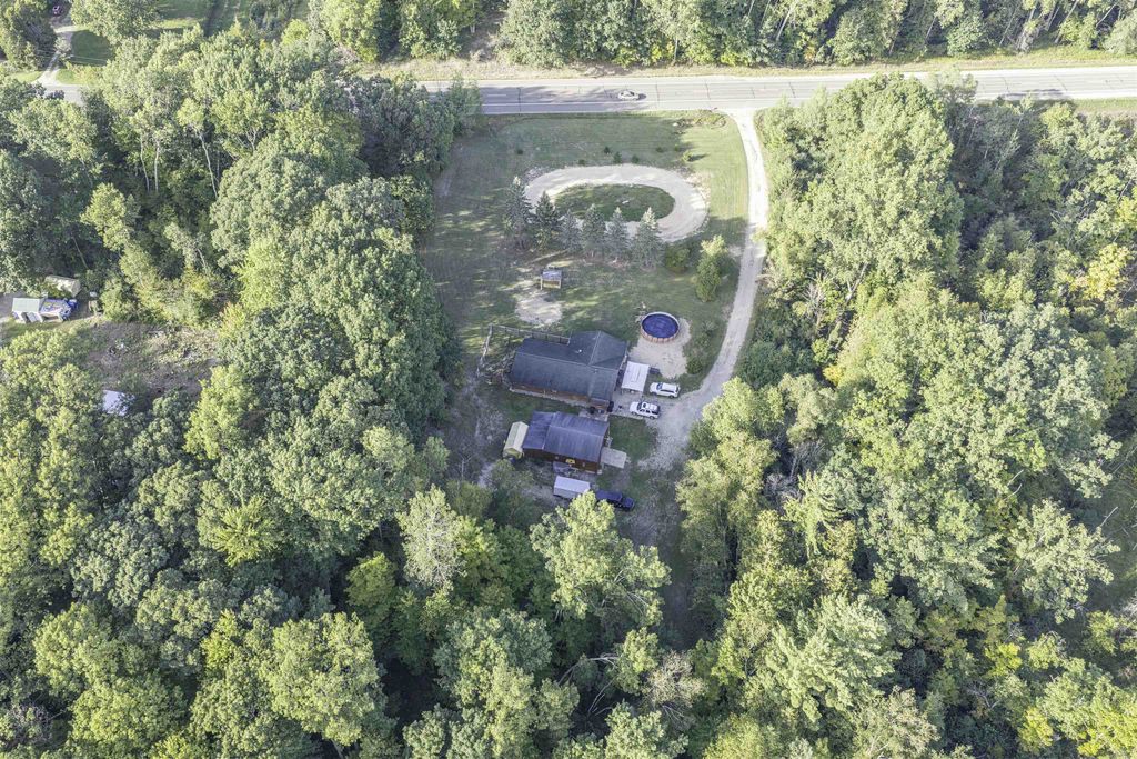 4760 E Howard City Edmore, Edmore