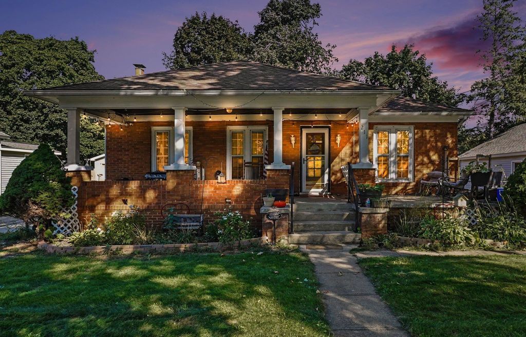 211 E Sixth, Clare