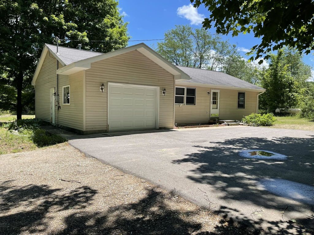 10511 Lake Of The Woods, Mancelona