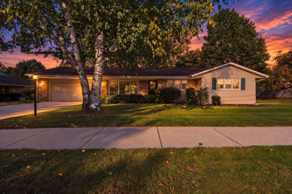569 Charles, Alma