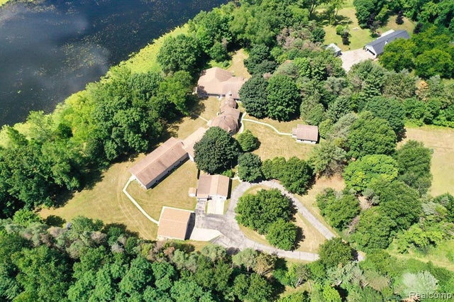 1295 Bald Eagle Lake Road, Groveland township
