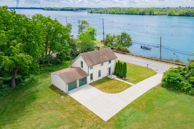 25653 W River Road, Grosse Ile township