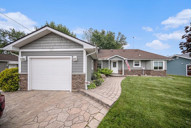 329 Pamela Circle, Columbia township