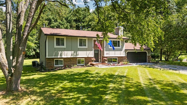 8739 Coyle Drive, Putnam township