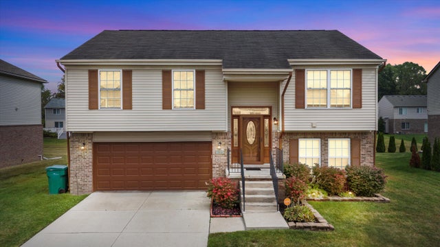 13337 N Cumberland Drive, Van Buren charter township