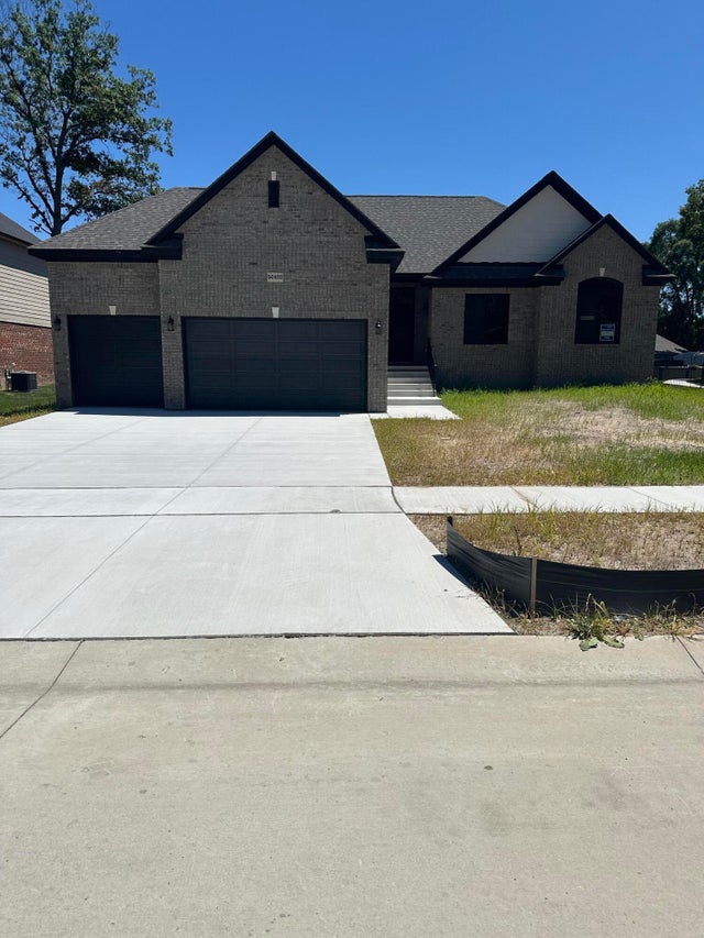 50402 Oakbrooke Drive, Chesterfield township