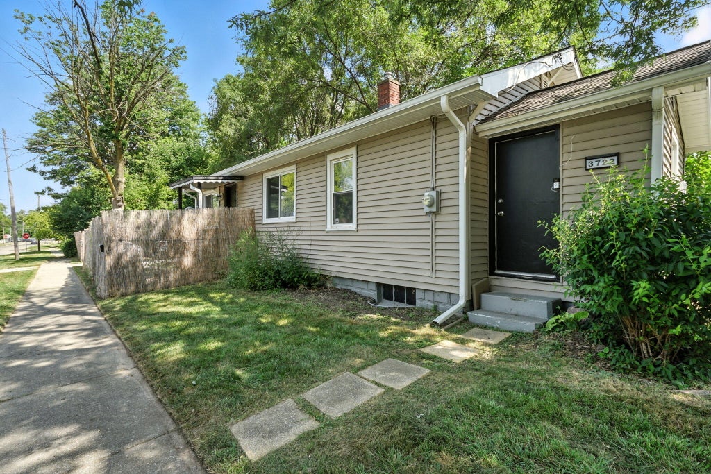 3722 Whitney Avenue, Flint charter township