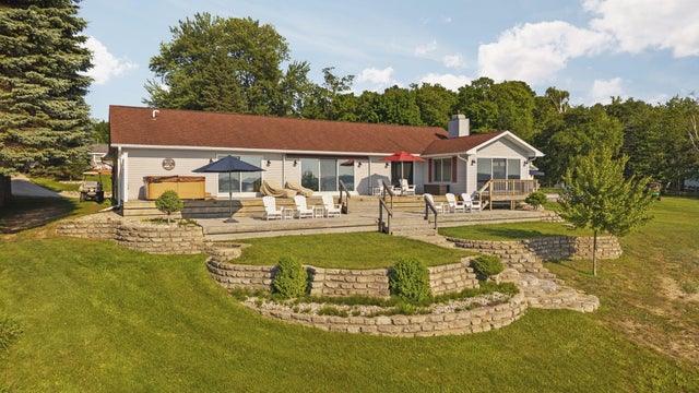 10870 Torchlight Lane, Central Lake township