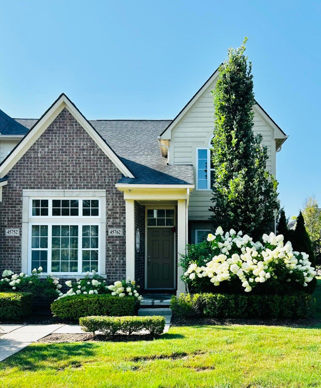45762 S Stonewood Road, Canton charter township