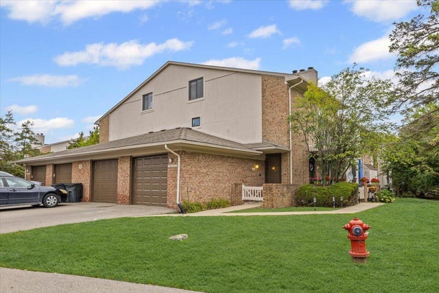 6716 Maple Lakes Drive, West Bloomfield charter township