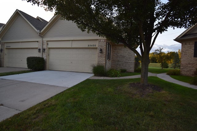 25430 Bohn Court, Huron charter township