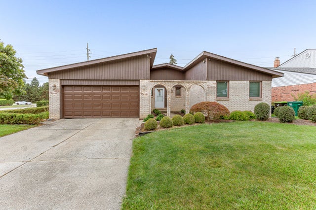 47315 Royal Road, Macomb township