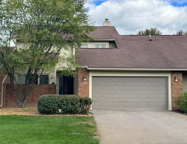 5676 Hillcrest Circle E, West Bloomfield charter township