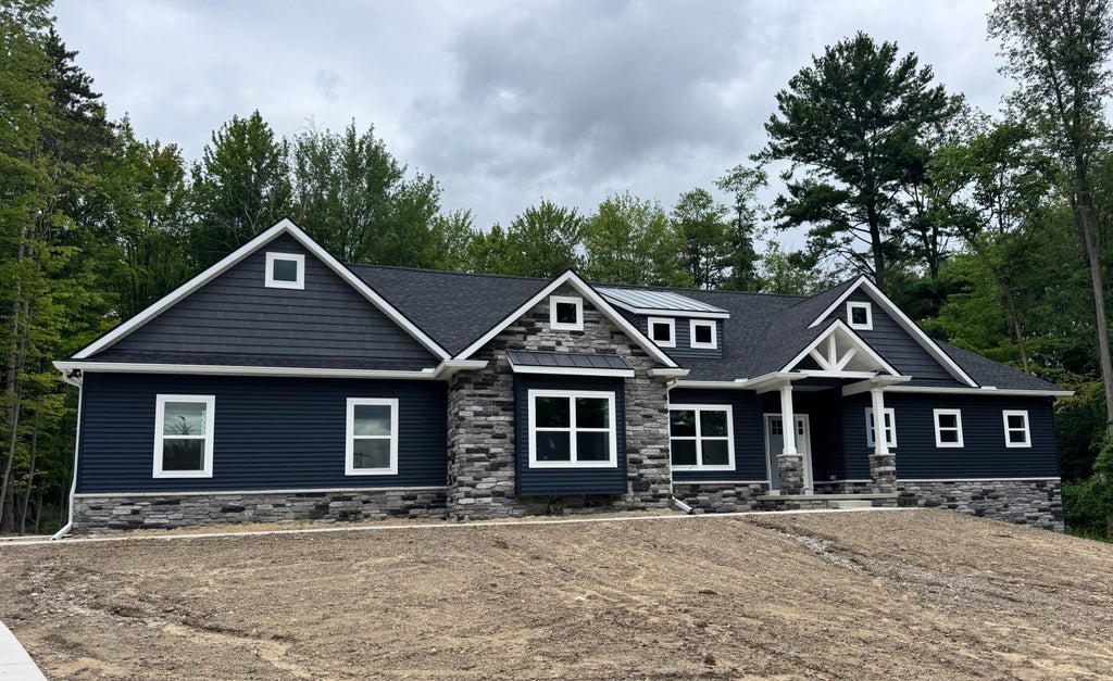 5570 Golf Club Road, Genoa township