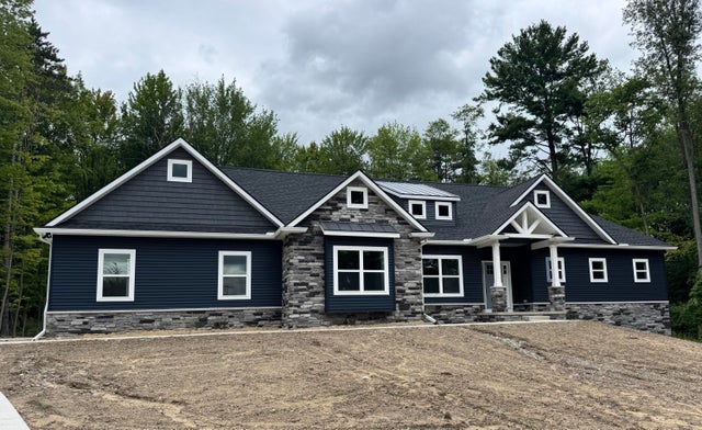 5570 Golf Club Road, Genoa township